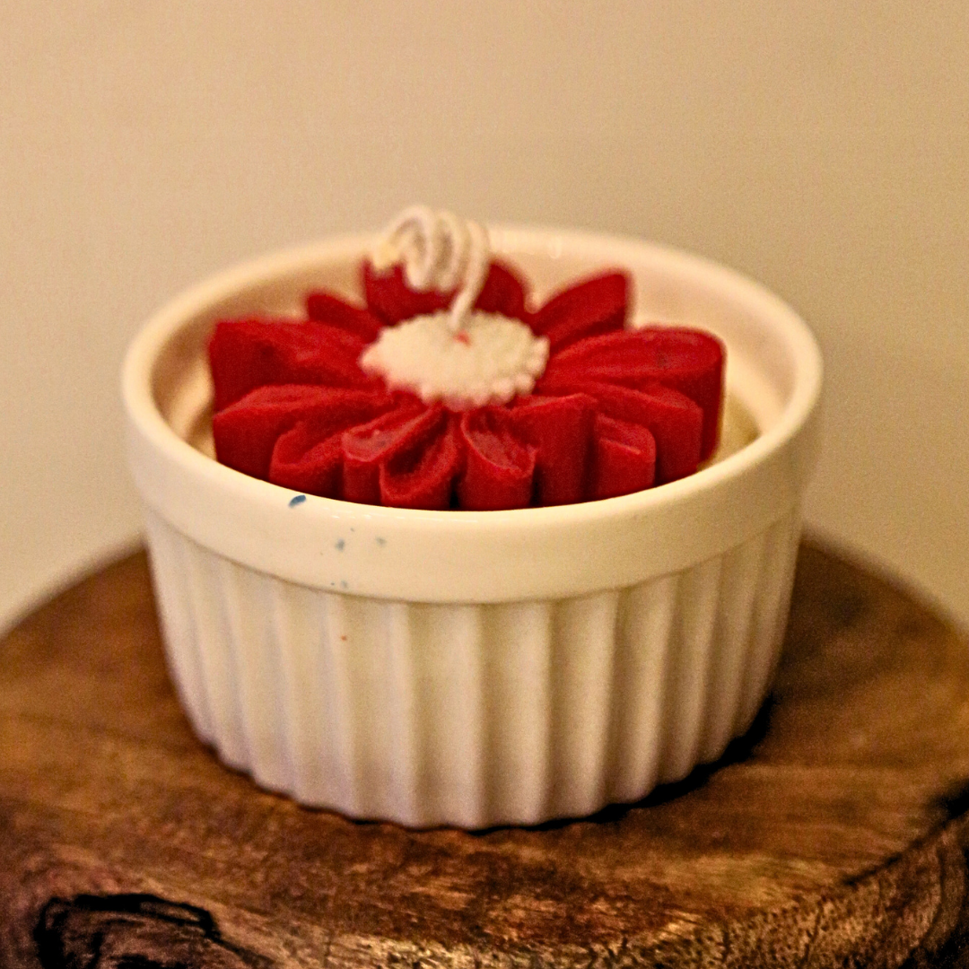 πΉ Rosy Blossom Daisy Candle - Image 3